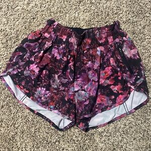 Lululemon women’s hotty hots
